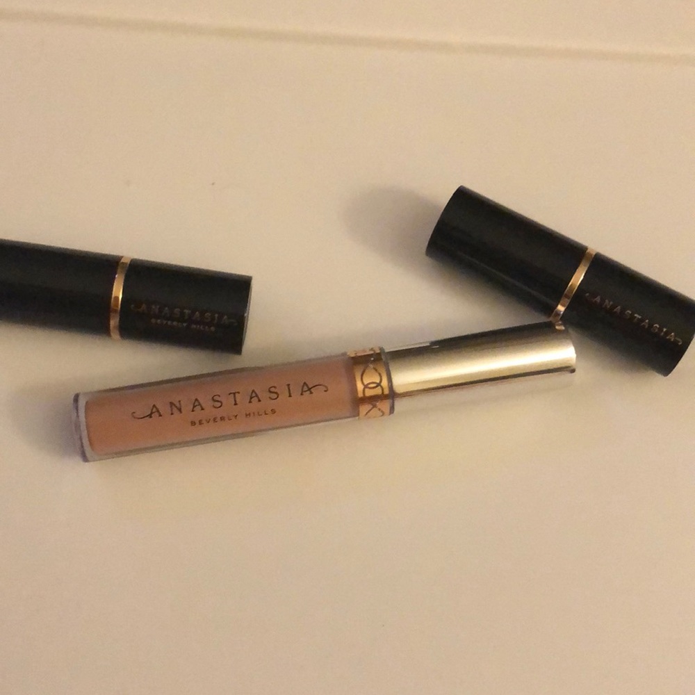 5/$15 Anastasia Beverly Hills Foundation Stick - Picture 4 of 6